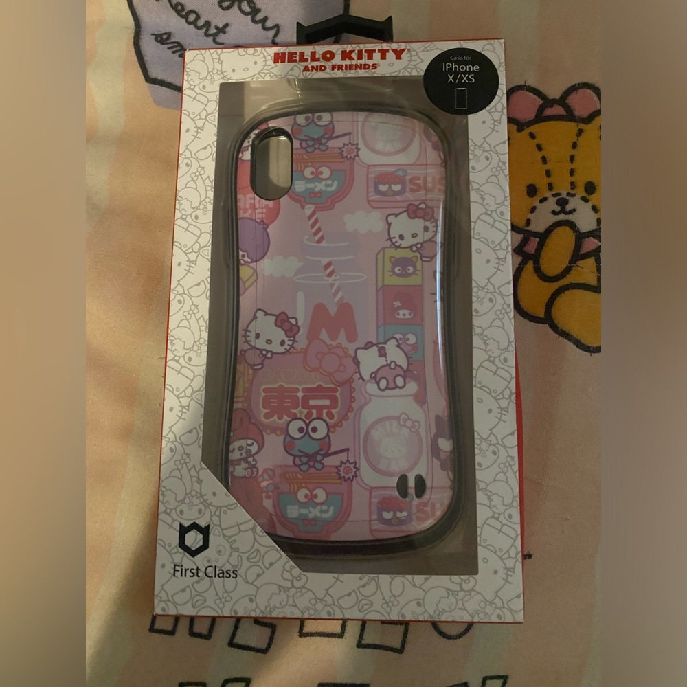 Hello kitty, loved by everyone. 
* for iPhone X/Xs
* very durable for case

￼